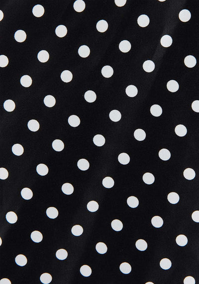 Kellohame mustalla polka dot -kuviolla, lähikuva
